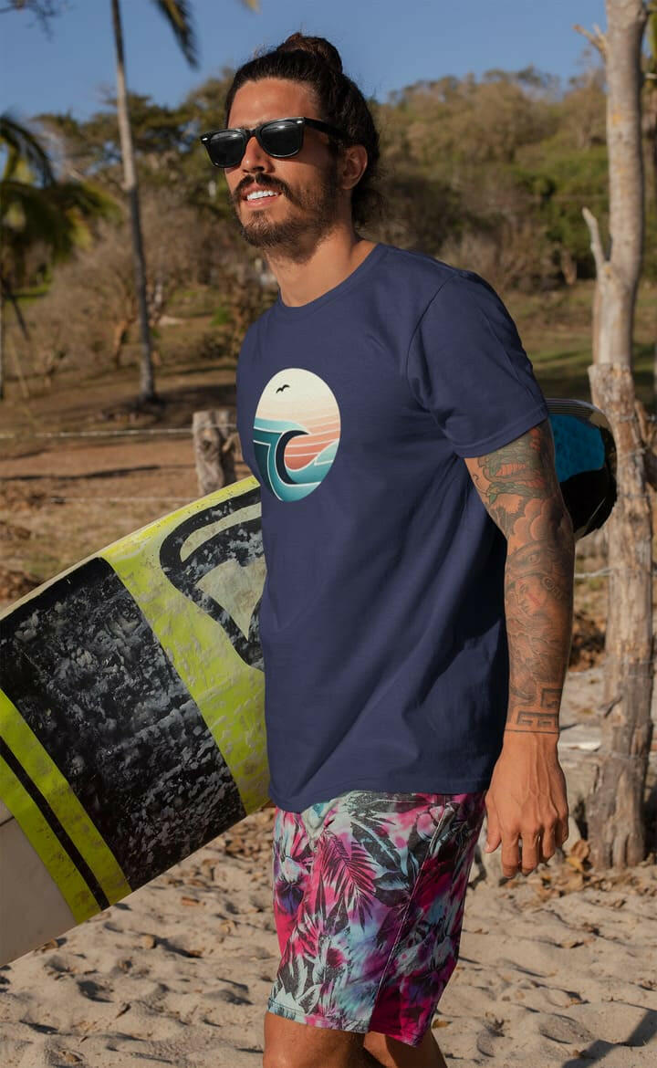 Navy blue Nazaré Surf Wave organic t-shirt with a vintage surf design. Perfect for surfers and beach lovers who appreciate sustainable fashion.