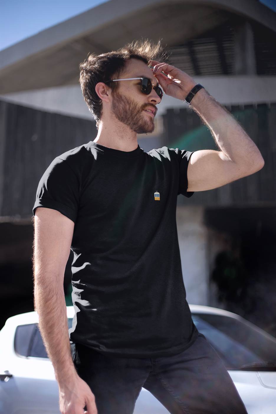 Black organic t-shirt with Lisbon Electrico tram embroidery. A sleek and sustainable fashion piece for modern wardrobes.