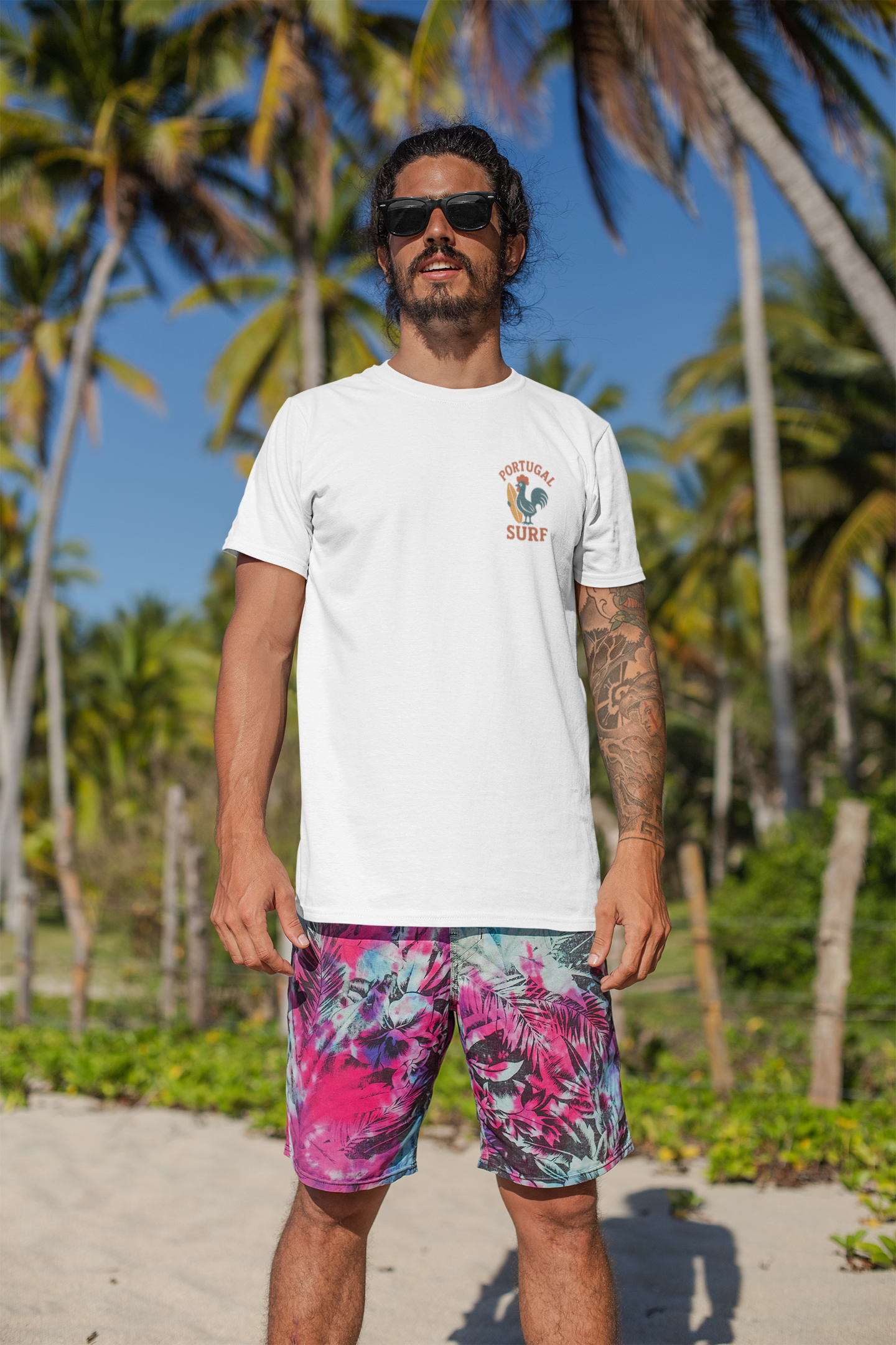 Retro surf Galo design T-shirt, fun and colorful.