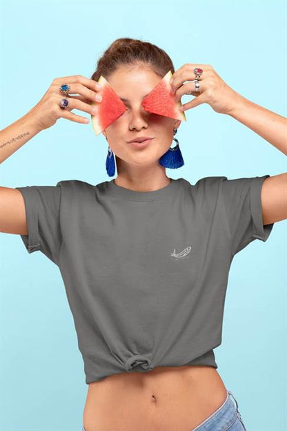 Unisex minimalist sardine t-shirt in gray, embroidered with a small fish design. Made from organic cotton for a stylish and eco-friendly look.