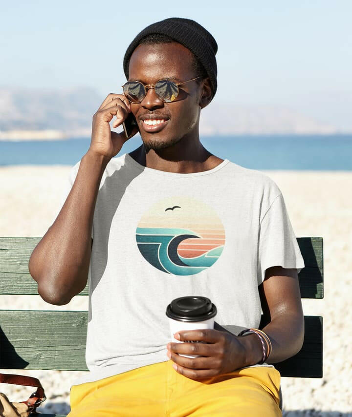 Light gray Nazaré Surf Wave organic t-shirt with a vintage surf print. Made from sustainable cotton, perfect for relaxed beachside vibes.