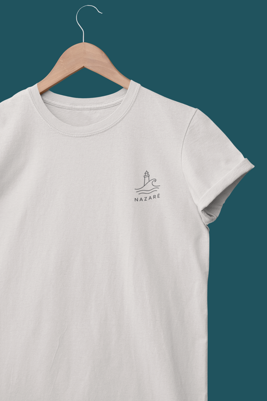 Organic cotton t-shirt with Nazaré minimalist logo.