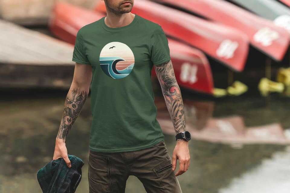 Green Nazaré Surf Wave organic t-shirt with a retro surf print. A sustainable and stylish choice for surfers and nature lovers alike.