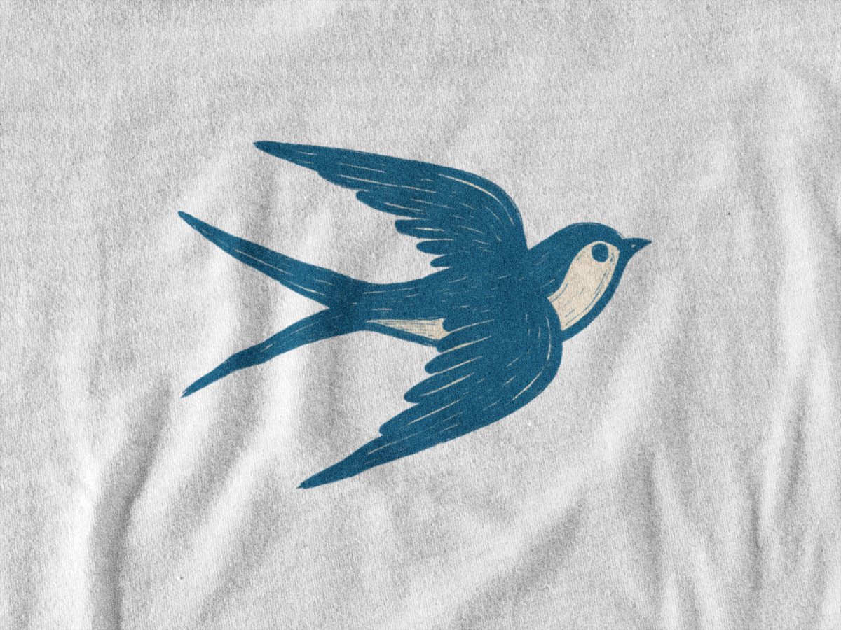 Minimalist swallow graphic t-shirt in organic cotton.