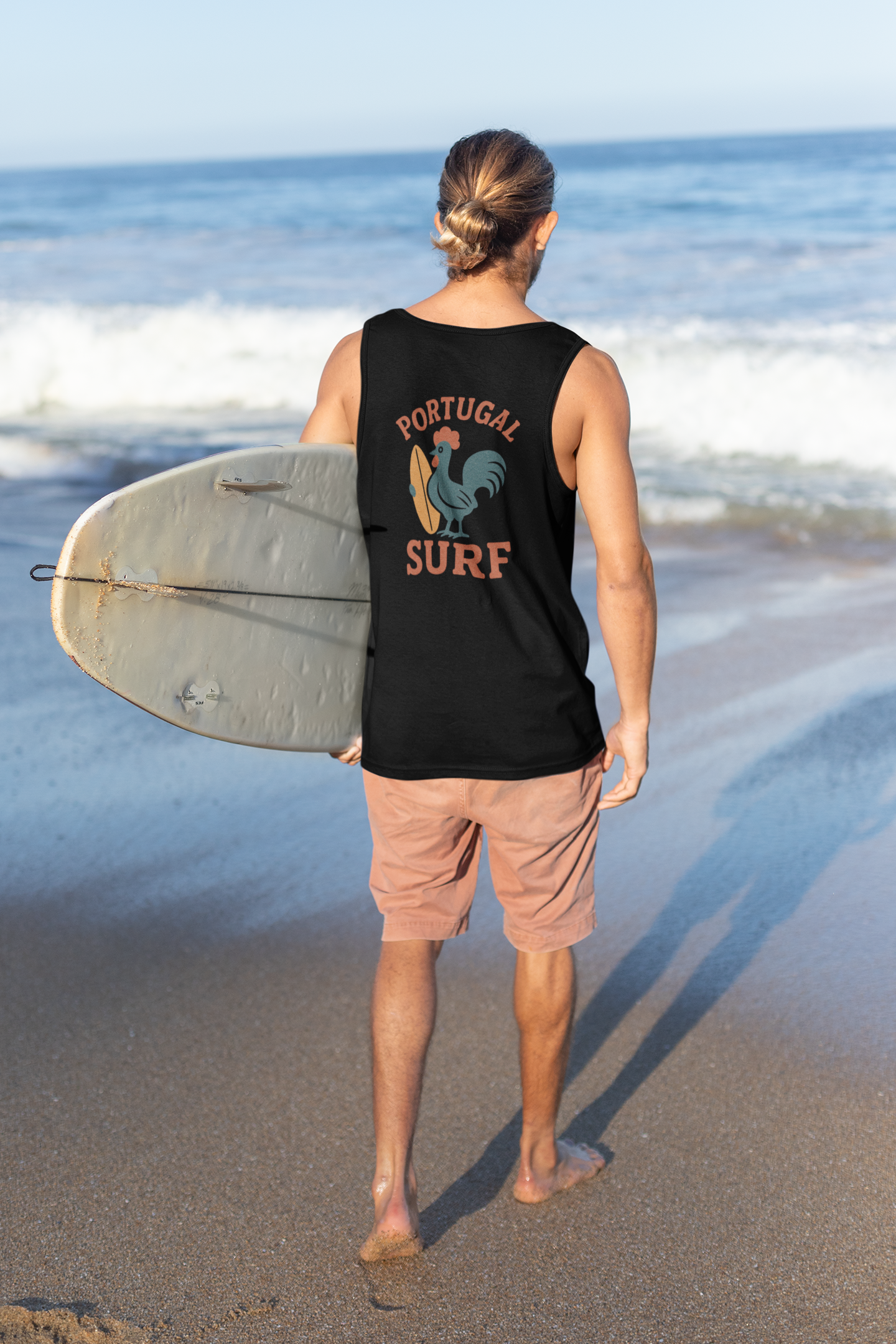 Front view of the Surfing Galo Tank Top for men with surfing Galo Barcelos.