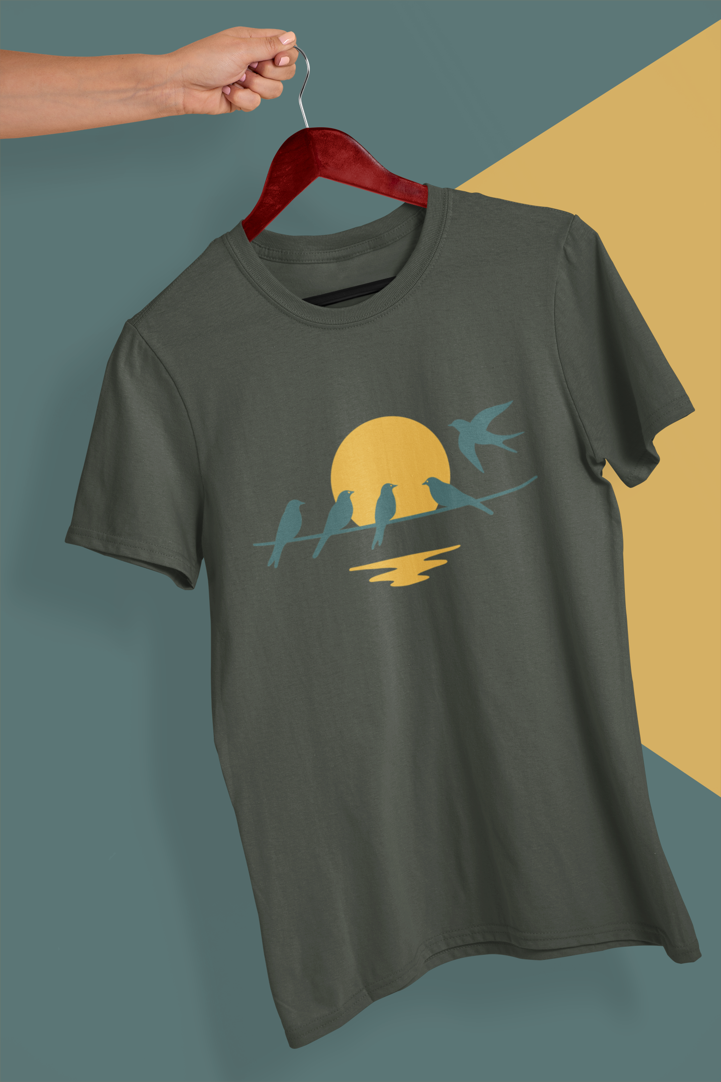Minimalist print of andorinhas over sunset sky.
