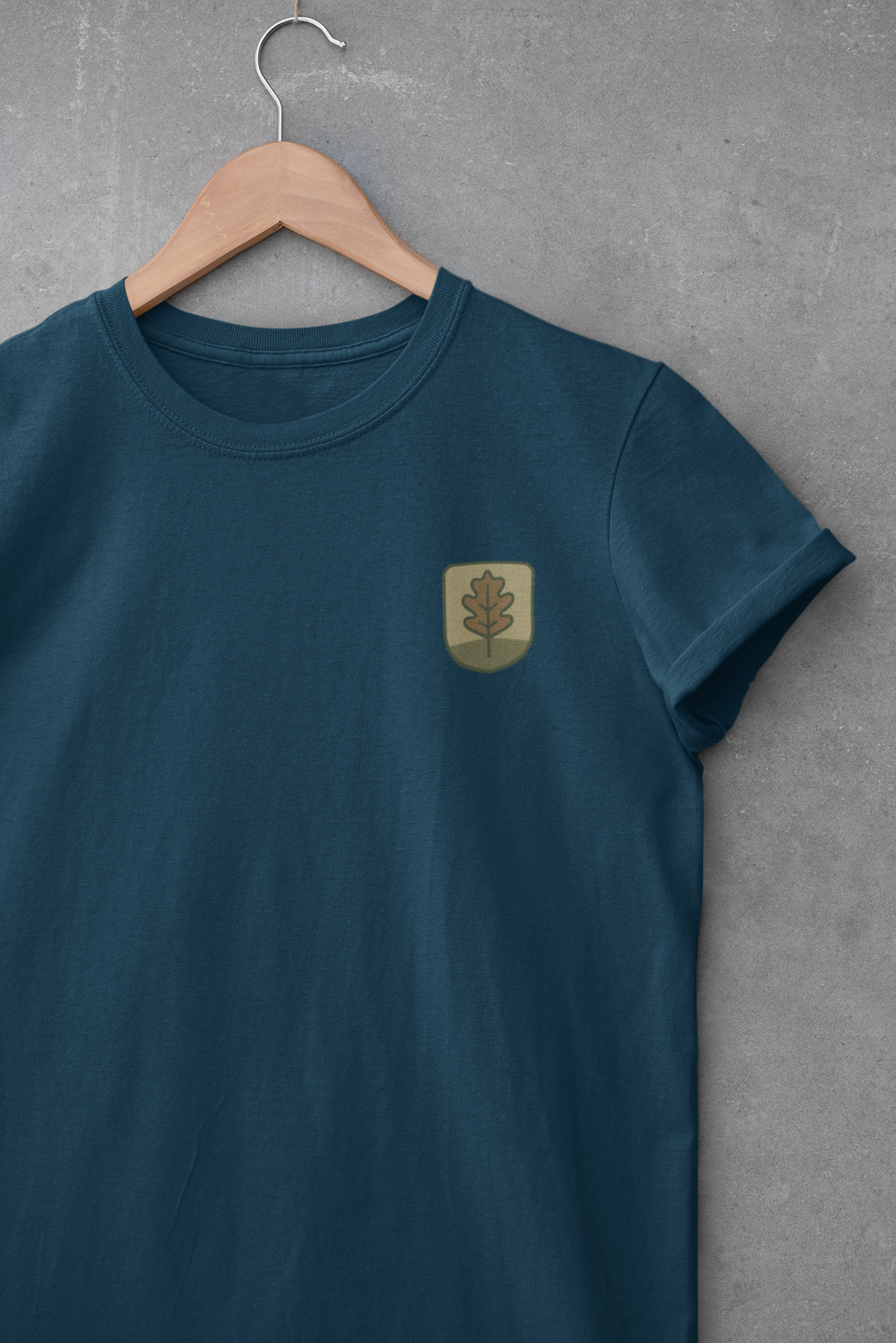 Unisex organic cotton t-shirt with minimal oak leaf logo.
